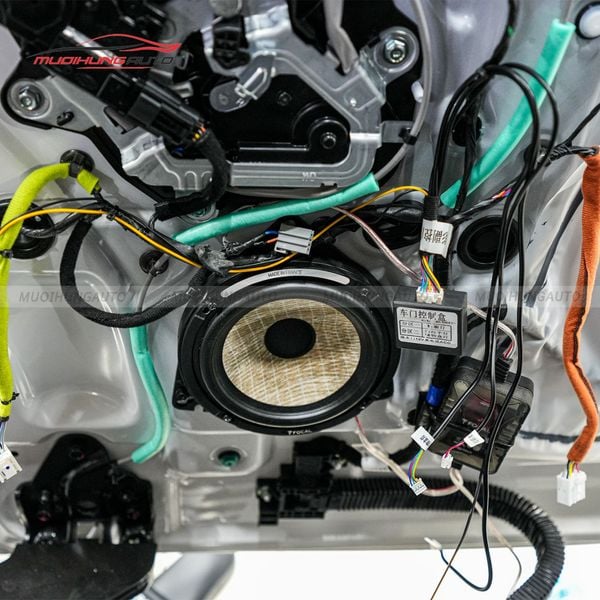 Độ Loa Cánh Ô Tô Kia Carnival