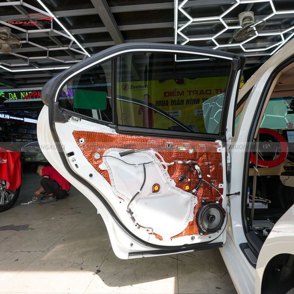 Độ Loa Cánh Ô Tô Toyota Camry 2023