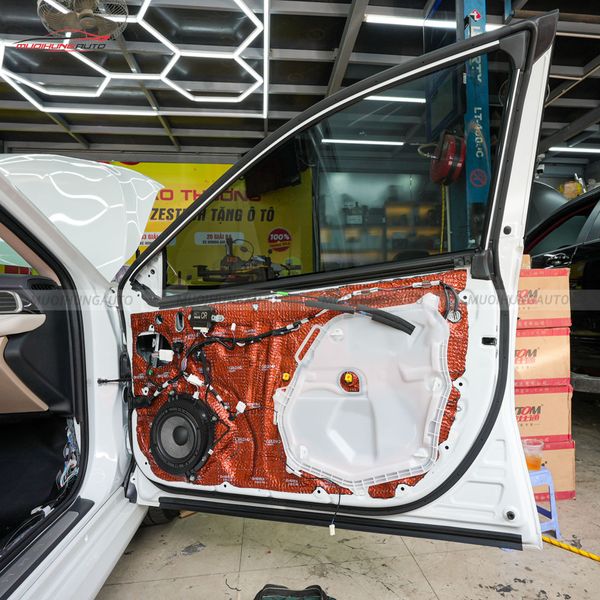 Độ Loa Cánh Ô Tô Toyota Camry 2023