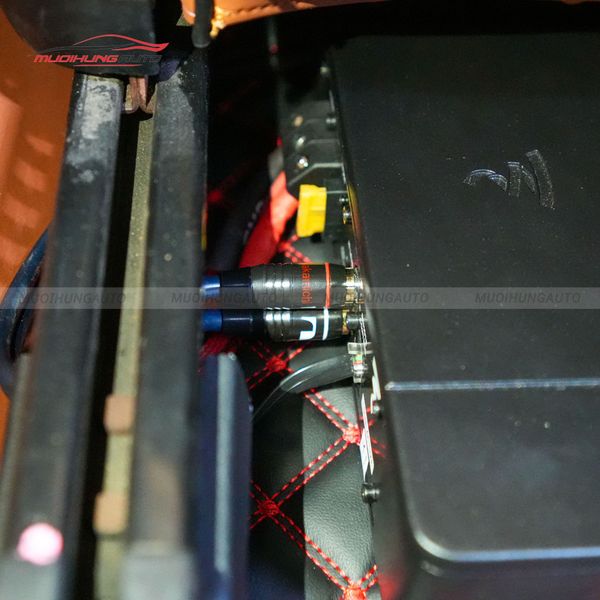 Độ Loa Sub Ford Everest 2010