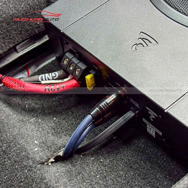 Độ Loa Sub Ford Territory