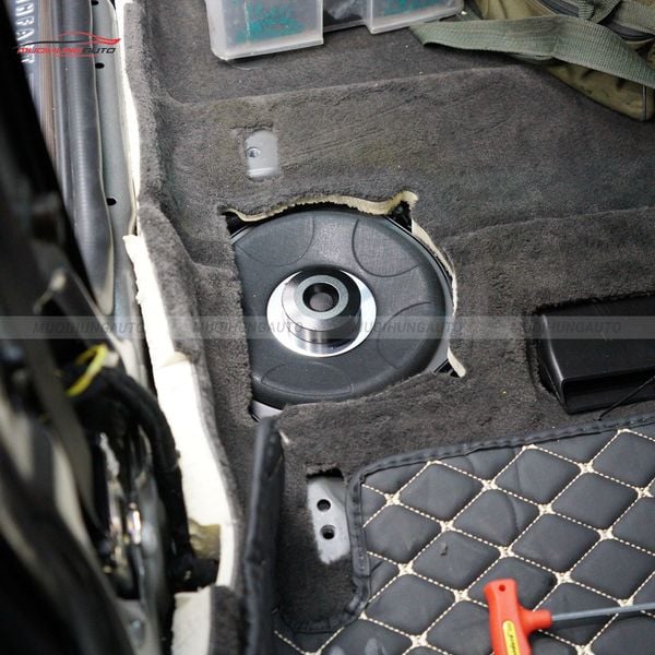 Độ Loa Sub Vinfast LUX A2.0