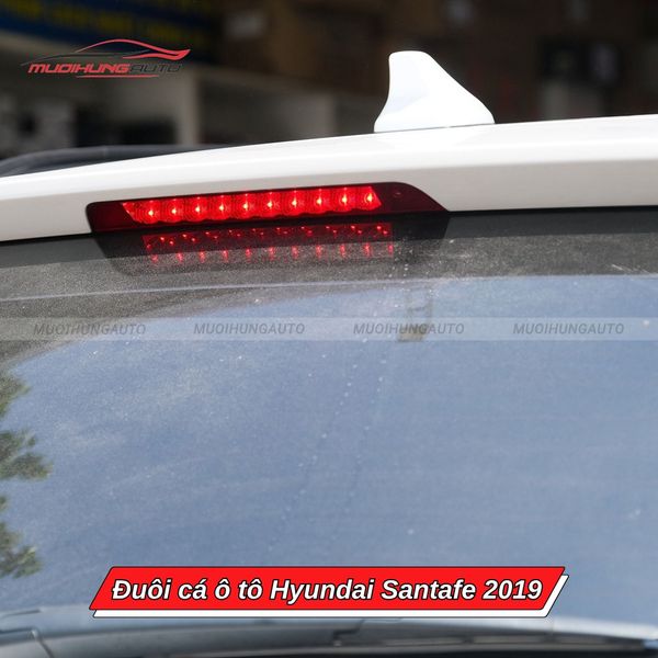 Đuôi Cá Ô Tô Hyundai Santafe 2019
