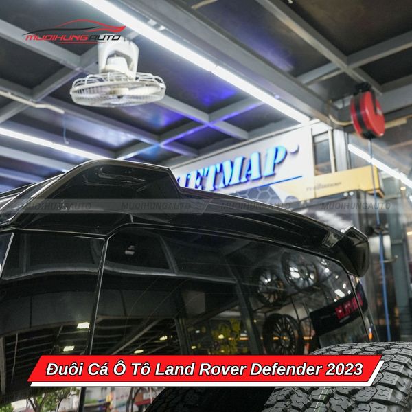 Đuôi Cá Ô Tô Land Rover Defender 2023