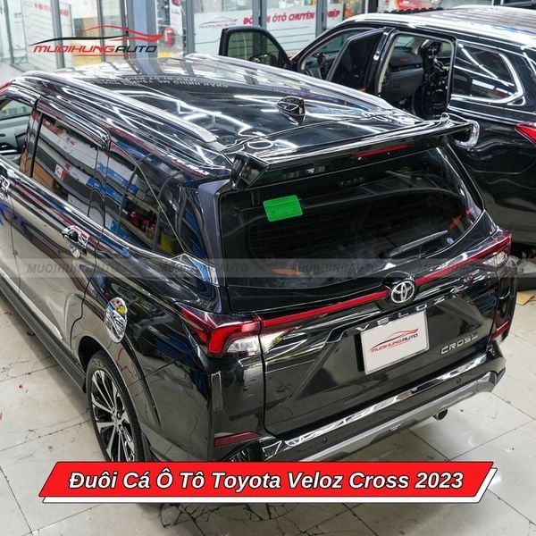 Đuôi Cá Ô Tô Toyota Veloz Cross 2023