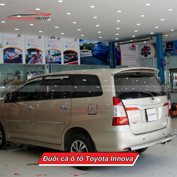 Đuôi Cá Ô Tô Toyota Innova