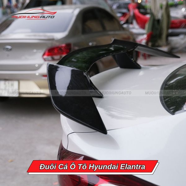 Đuôi Cá Ô Tô Hyundai Elantra
