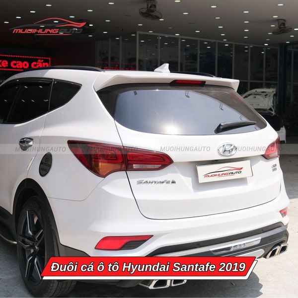Đuôi Cá Ô Tô Hyundai Santafe 2019