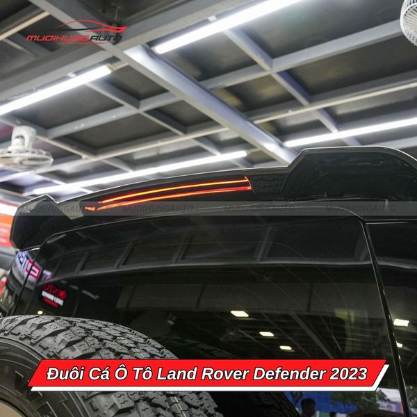 Đuôi Cá Ô Tô Land Rover Defender 2023