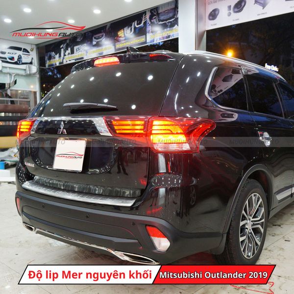 Độ Lip Pô Mercedes Nguyên Khối Cho Mitsubishi Outlander 2019