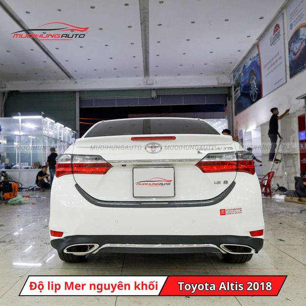 Độ Lip Pô Mercedes Nguyên Khối Cho Toyota Altis 2018