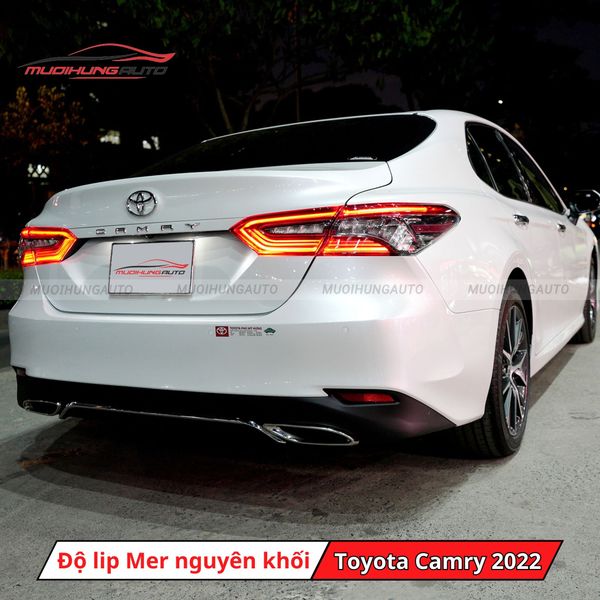 Độ Lip Pô Mercedes Nguyên Khối Cho Toyota Camry 2022