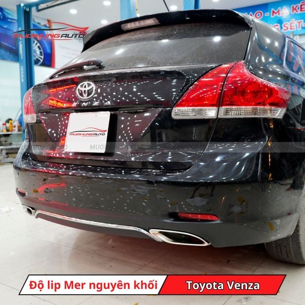 Độ Lip Pô Mercedes Nguyên Khối Cho Toyota Venza