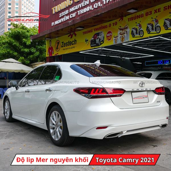 Độ Lip Pô Mercedes Nguyên Khối Cho Toyota Camry 2021