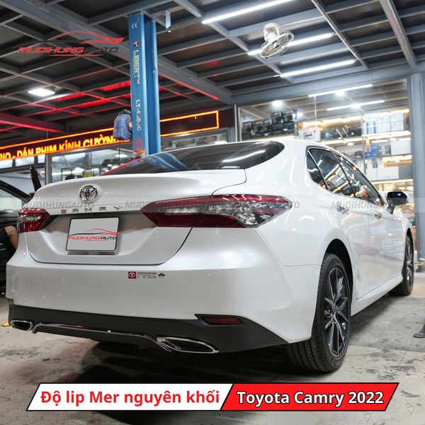 Độ Lip Pô Mercedes Nguyên Khối Cho Toyota Camry 2022
