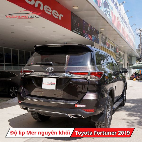 Độ Lip Pô Mercedes Nguyên Khối Cho Toyota Fortuner 2019