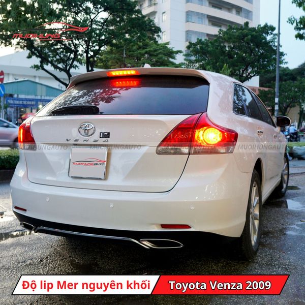 Độ Lip Pô Mercedes Nguyên Khối Cho Toyota Venza 2009