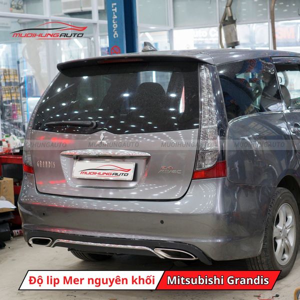 Độ Lip Pô Mercedes Nguyên Khối Cho Mitsubishi Grandis
