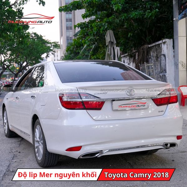 Độ Lip Pô Mercedes Nguyên Khối Cho Toyota Camry 2018