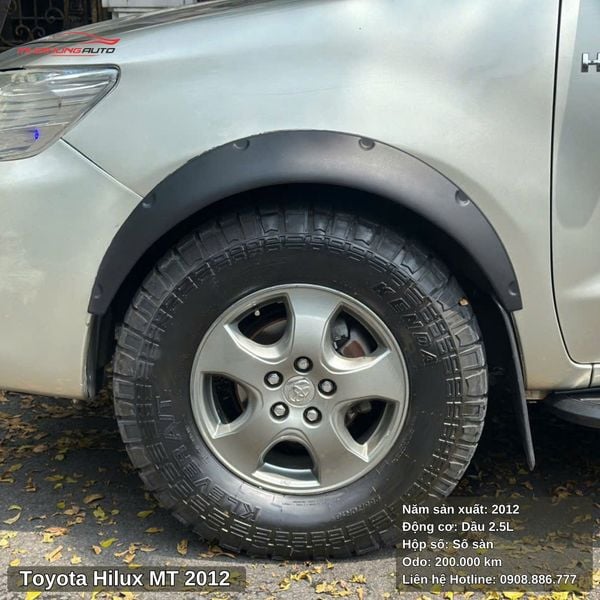 Toyota Hilux MT - 2012