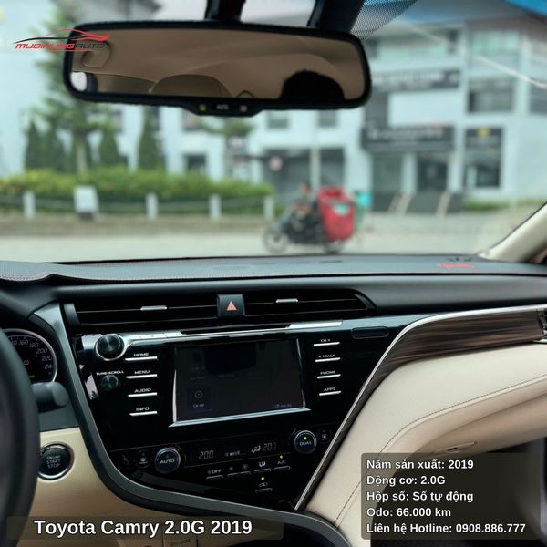 Toyota Camry 2.0G - 2019