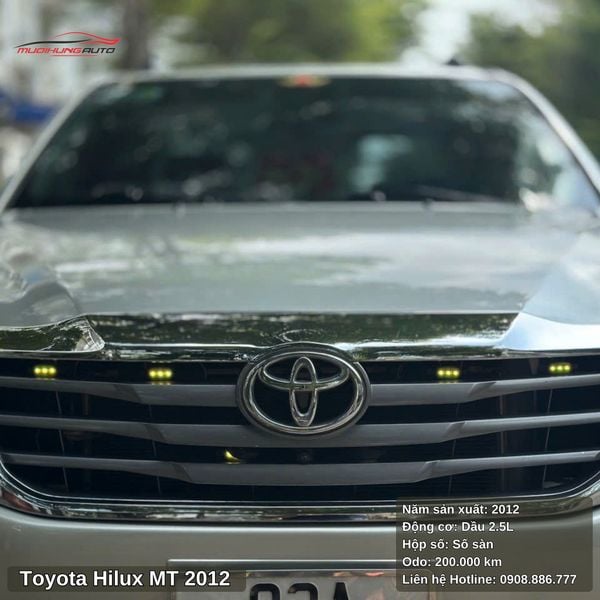 Toyota Hilux MT - 2012