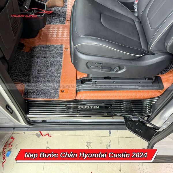 Nẹp Bước Chân Hyundai Custin 2024