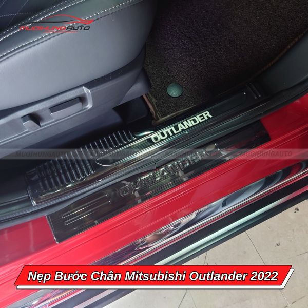 Nẹp Bước Chân Mitsubishi Outlander 2022