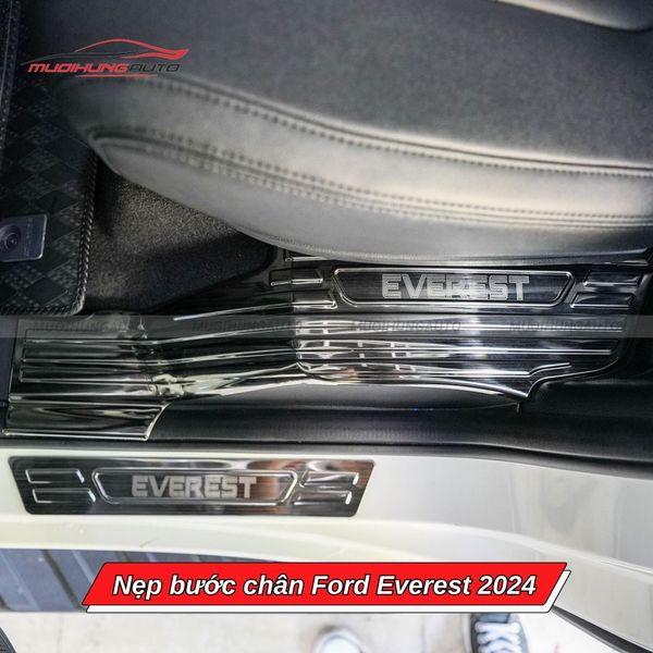 Nẹp Bước Chân Ford Everest 2024