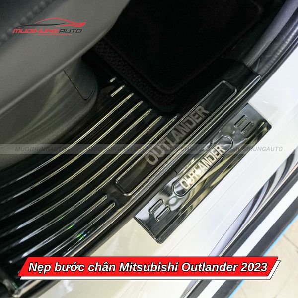 Nẹp Bước Chân Mitsubishi Outlander 2023