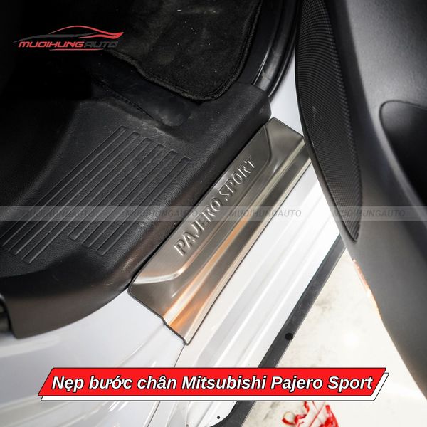 Nẹp Bước Chân Mitsubishi Pajero Sport