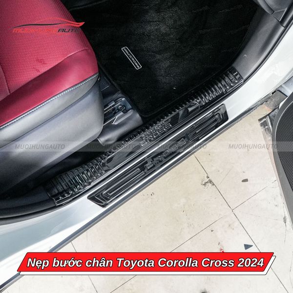 Nẹp Bước Chân Toyota Corolla Cross 2024