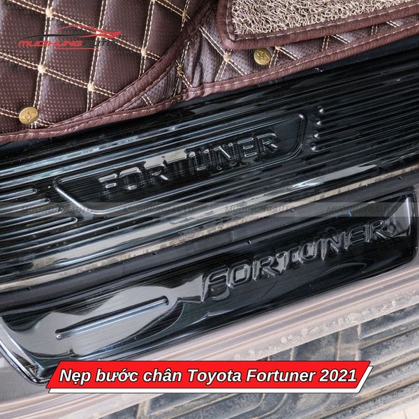 Nẹp Bước Chân Toyota Fortuner 2021