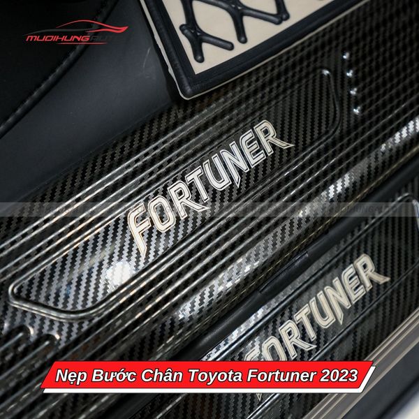 Nẹp Bước Chân Toyota Fortuner 2023
