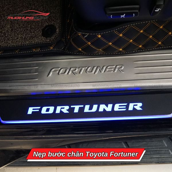 Nẹp Bước Chân Toyota Fortuner
