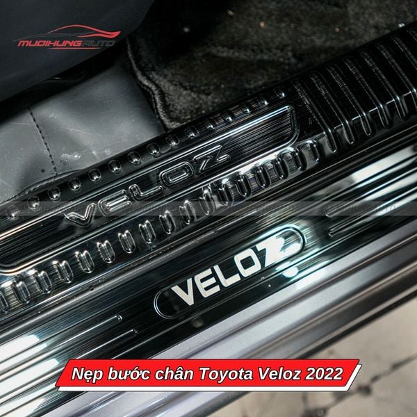 Nẹp Bước Chân Toyota Veloz 2022
