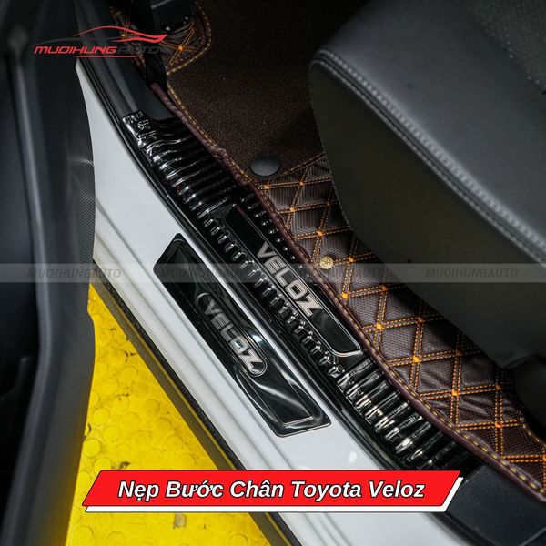 Nẹp Bước Chân Toyota Veloz