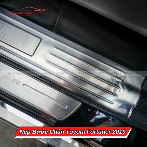 Nẹp Bước Chân Toyota Fortuner 2019