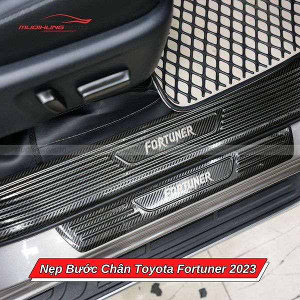 Nẹp Bước Chân Toyota Fortuner 2023