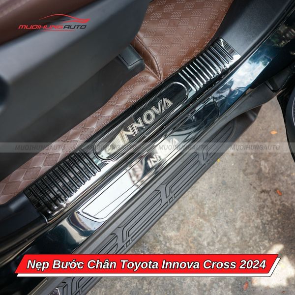 Nẹp Bước Chân Toyota Innova Cross 2024
