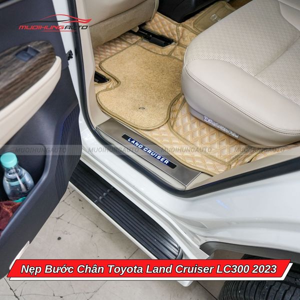 Nẹp Bước Chân Toyota Land Cruiser LC300 2023