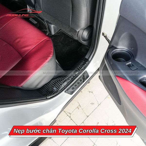 Nẹp Bước Chân Toyota Corolla Cross 2024