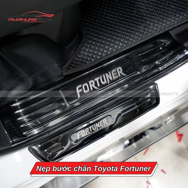 Nẹp Bước Chân Toyota Fortuner 2022