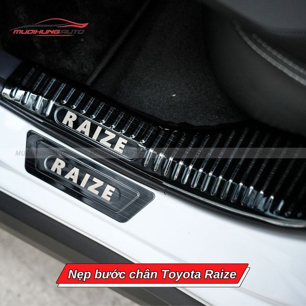Nẹp Bước Chân Toyota Raize