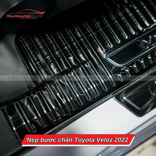 Nẹp Bước Chân Toyota Veloz 2022