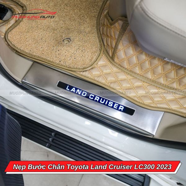 Nẹp Bước Chân Toyota Land Cruiser LC300 2023