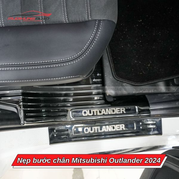 Nẹp Bước Chân Mitsubishi Outlander 2024
