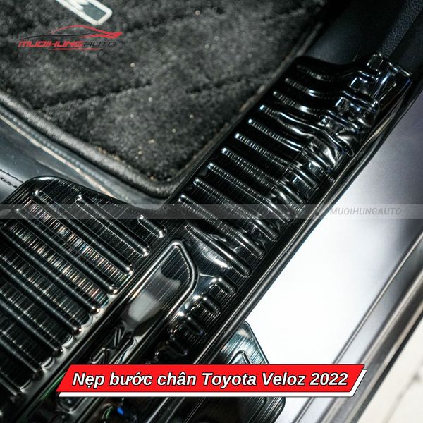 Nẹp Bước Chân Toyota Veloz 2022