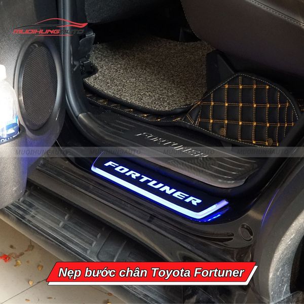 Nẹp Bước Chân Toyota Fortuner