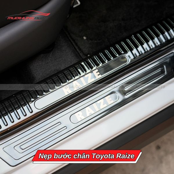 Nẹp Bước Chân Toyota Raize